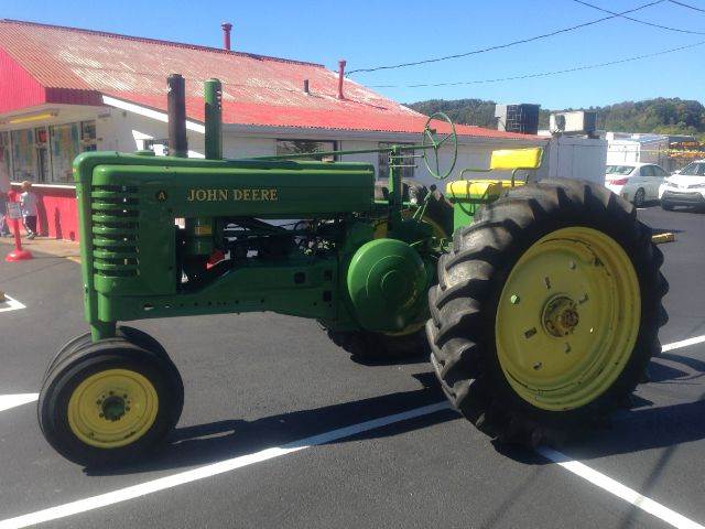 1952 John Deere A for sale at ELIZABETH AUTO SALES in Elizabeth PA