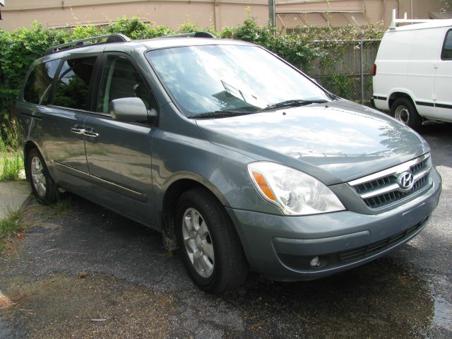 2008 Hyundai Entourage