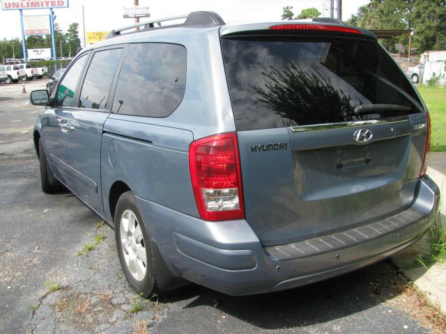 2008 Hyundai Entourage