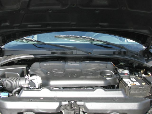 2008 Hyundai Entourage