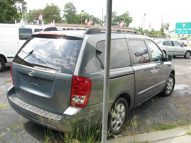 2008 Hyundai Entourage