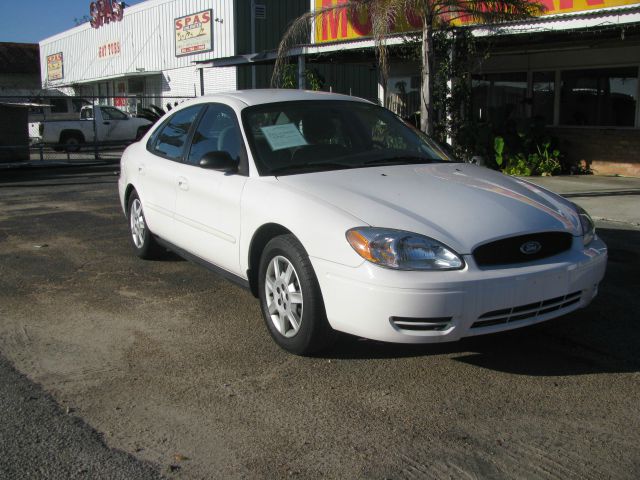 2006 Ford Taurus SE