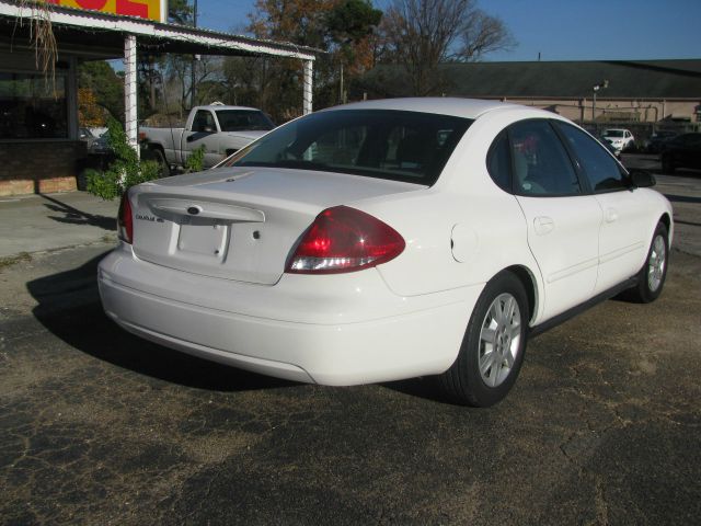 2006 Ford Taurus SE