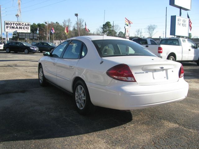 2006 Ford Taurus SE