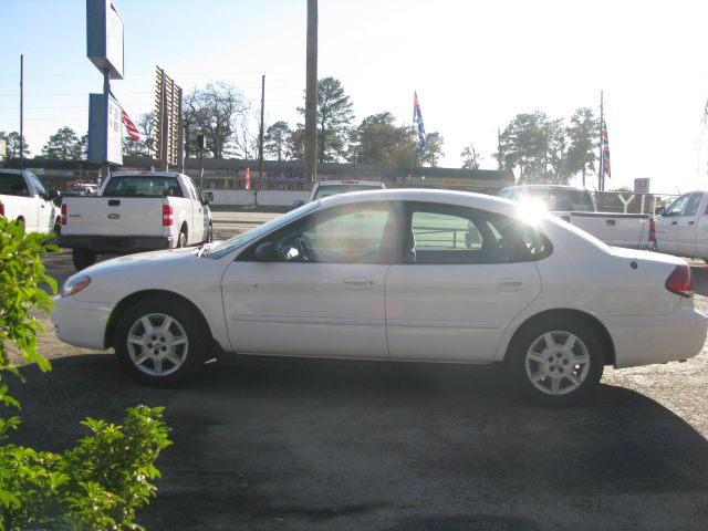 2006 Ford Taurus SE