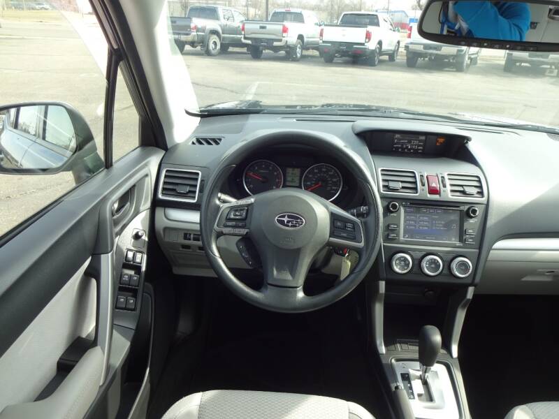 2016 Subaru Forester 2.5i (image 16)
