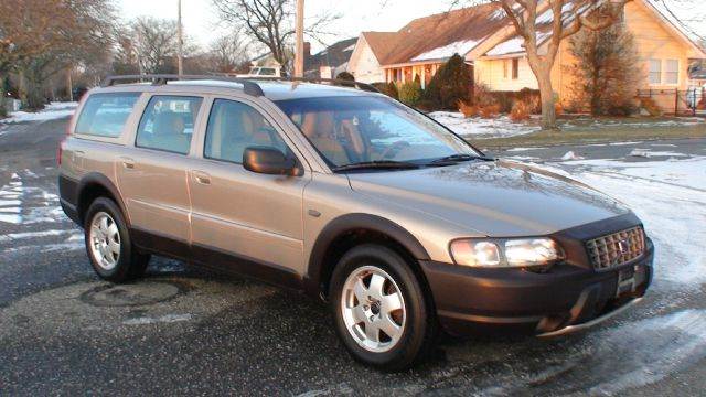 2001 Volvo V70 for sale at ACTION WHOLESALERS in Copiague NY