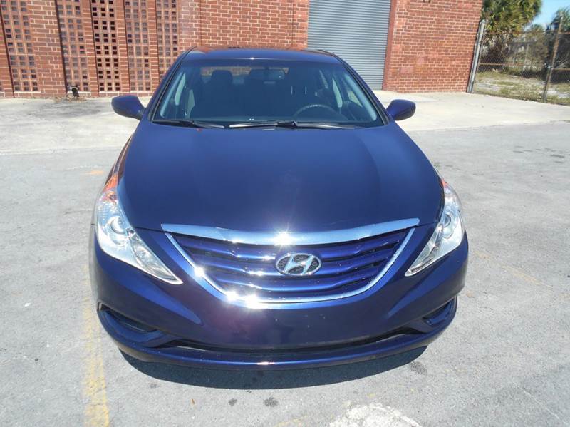 2013 Hyundai Sonata for sale at FAMILY AUTO BROKERS in Longwood FL