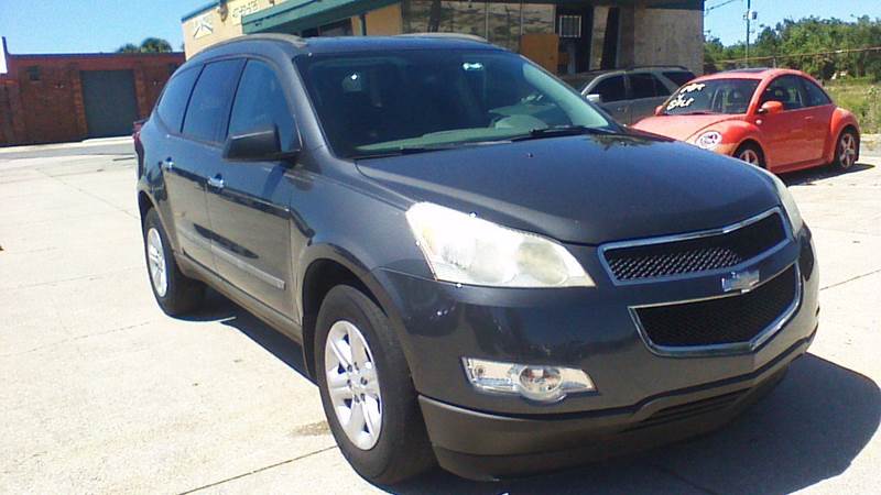 2009 Chevrolet Traverse for sale at FAMILY AUTO BROKERS in Longwood FL