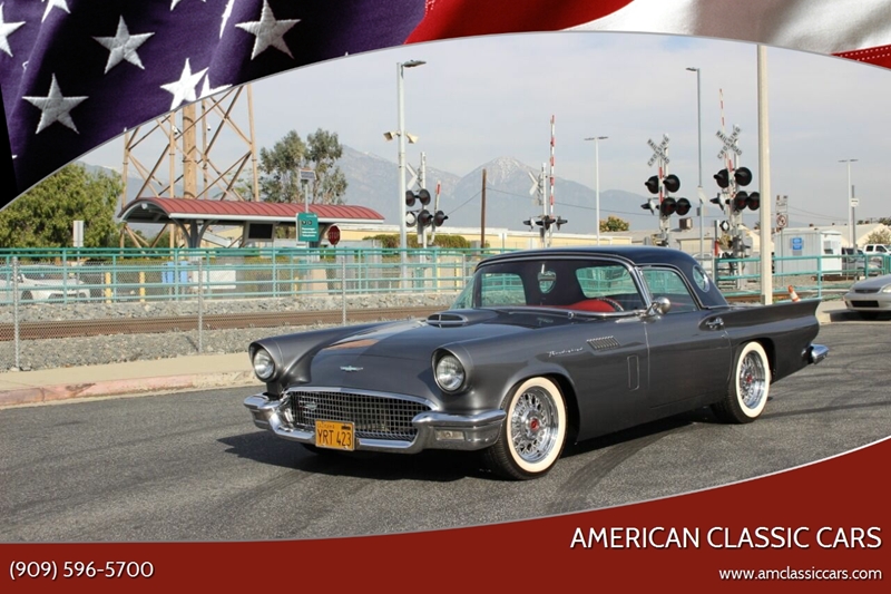 1957 Ford Thunderbird