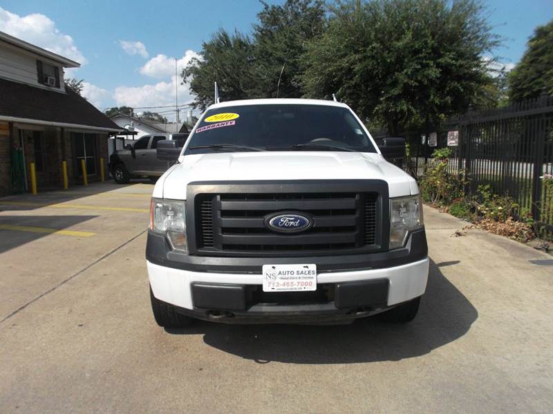2010 Ford F-150 XL's photo