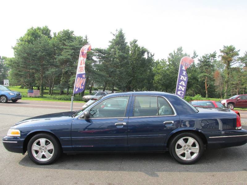 2005 Ford Crown Victoria for sale at GEG Automotive in Gilbertsville PA