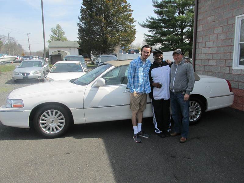 2003 Lincoln Town Car for sale at GEG Automotive in Gilbertsville PA