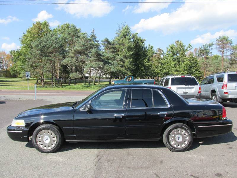 2005 Ford Crown Victoria for sale at GEG Automotive in Gilbertsville PA