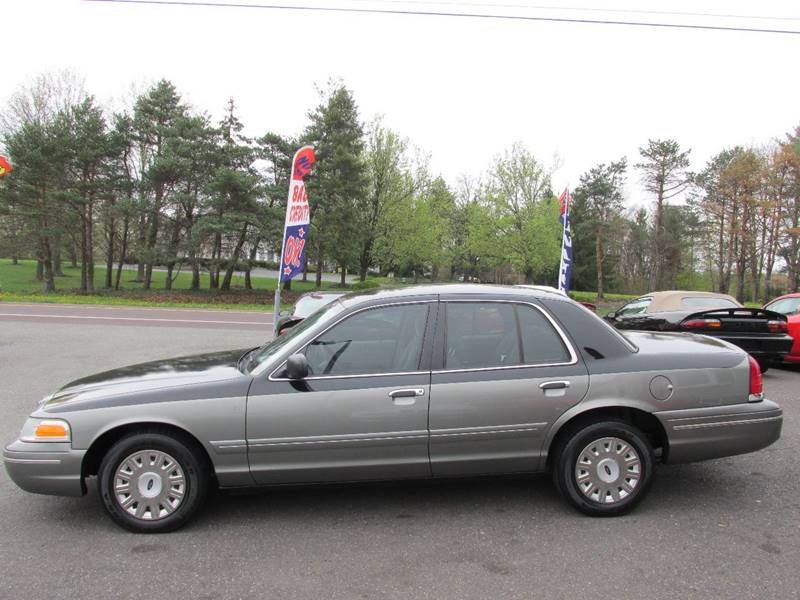 2004 Ford Crown Victoria for sale at GEG Automotive in Gilbertsville PA