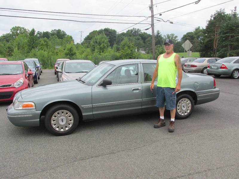 2005 Ford Crown Victoria for sale at GEG Automotive in Gilbertsville PA