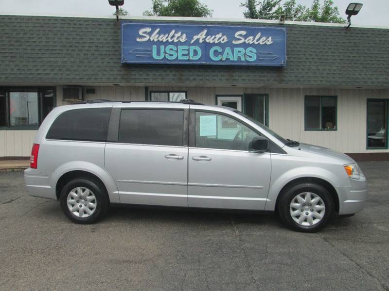 2010 Chrysler Town and Country for sale at SHULTS AUTO SALES INC. in Crystal Lake IL