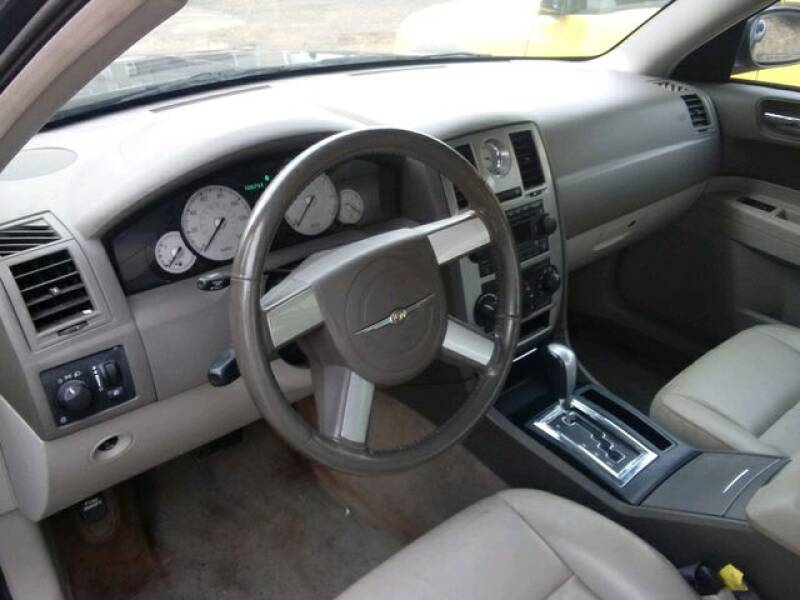 2007 Chrysler 300 Touring (image 4)