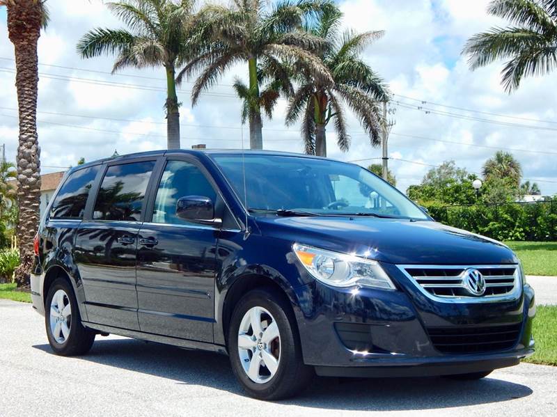 2010 Volkswagen Routan for sale at VE Auto Gallery LLC in Lake Park FL