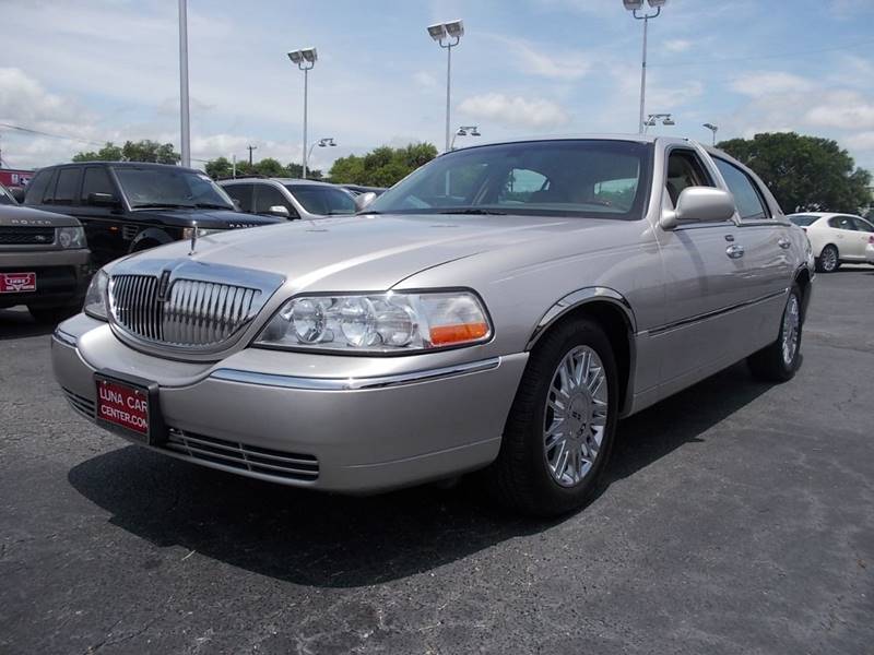 2010 Lincoln Town Car for sale at LUNA CAR CENTER in San Antonio TX