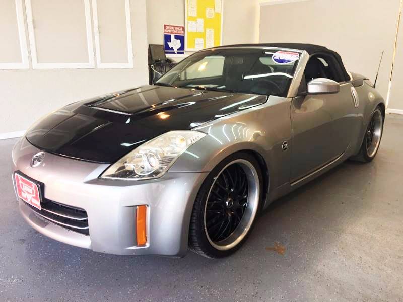 2006 Nissan 350Z for sale at LUNA CAR CENTER in San Antonio TX