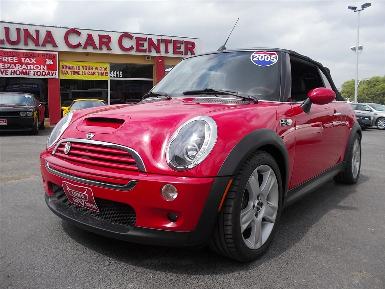 2005 MINI Cooper for sale at LUNA CAR CENTER in San Antonio TX