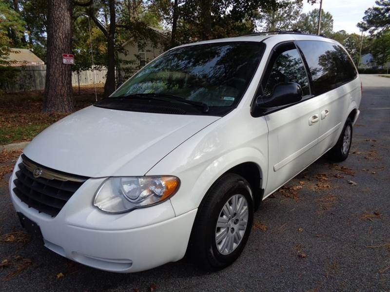 2005 Chrysler Town and Country for sale at Liberty Motors in Chesapeake VA