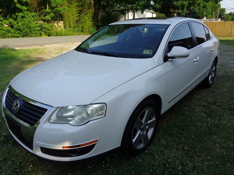 2009 Volkswagen Passat for sale at Liberty Motors in Chesapeake VA