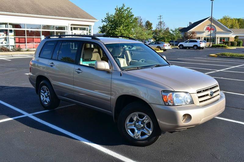 2005 Toyota Highlander for sale at West Chester Autos in Hamilton OH