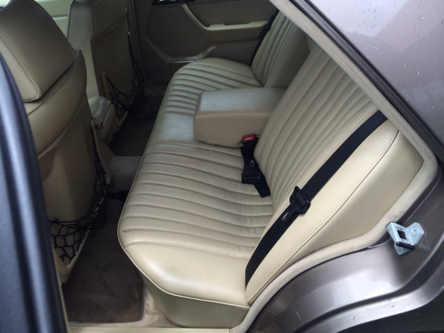 1989 Mercedes-Benz 260-Class