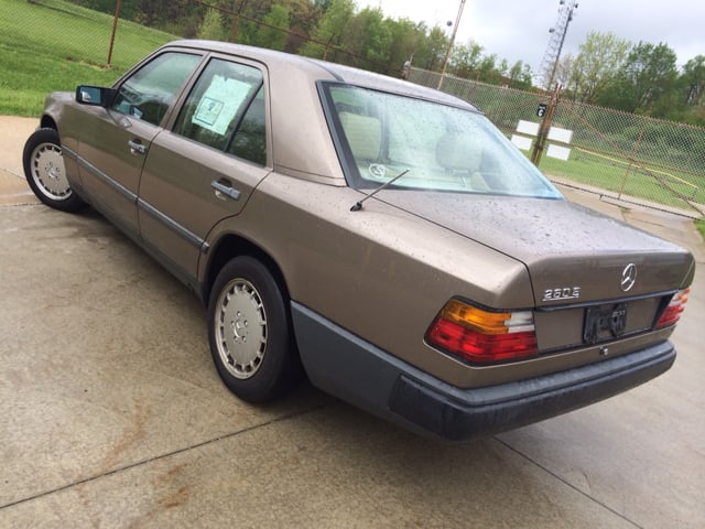 1989 Mercedes-Benz 260-Class