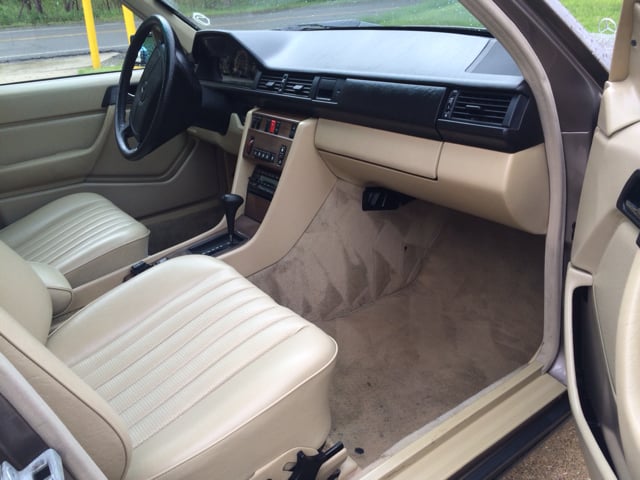 1989 Mercedes-Benz 260-Class