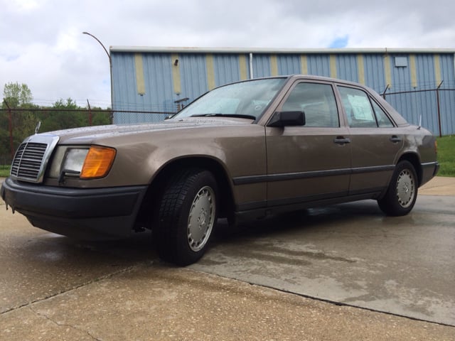 1989 Mercedes-Benz 260-Class