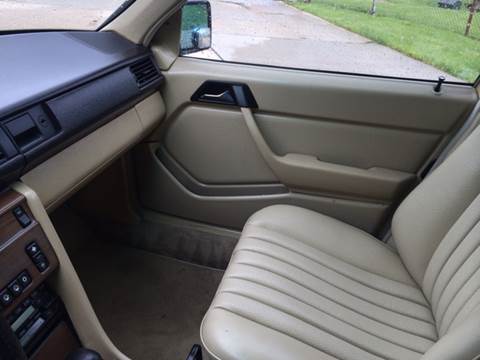 1989 Mercedes-Benz 260-Class