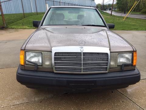 1989 Mercedes-Benz 260-Class