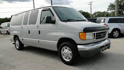 2004 Ford E-Series Wagon for sale at I-80 Auto Sales in Hazel Crest IL