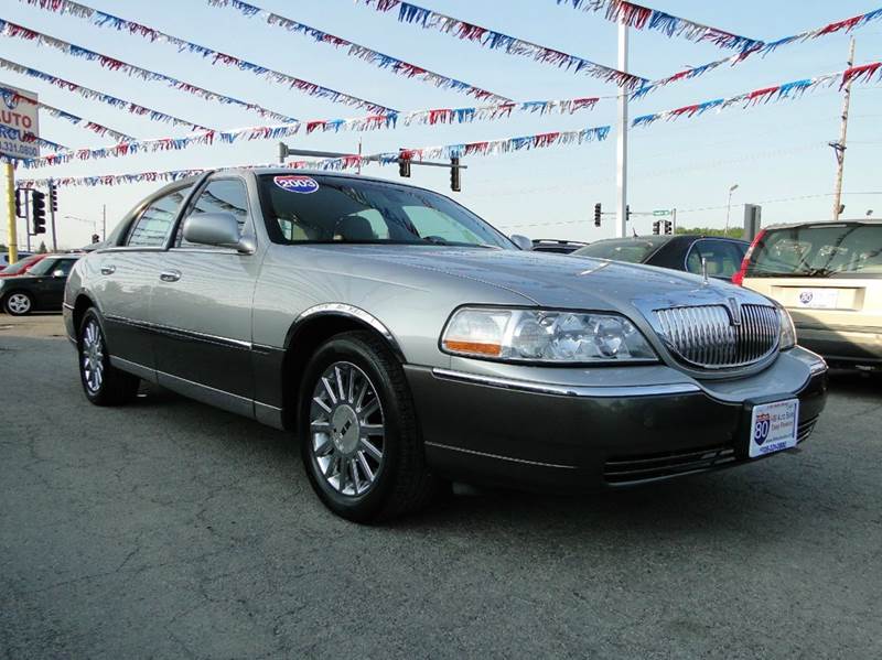 2003 Lincoln Town Car for sale at I-80 Auto Sales in Hazel Crest IL