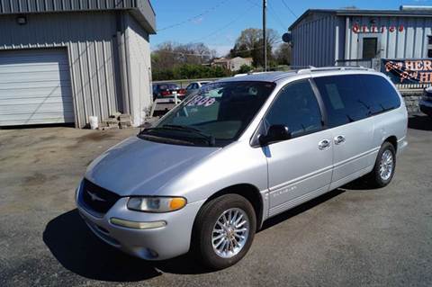 2000 Chrysler Town and Country for sale at Mitchell Motor Company in Madison TN