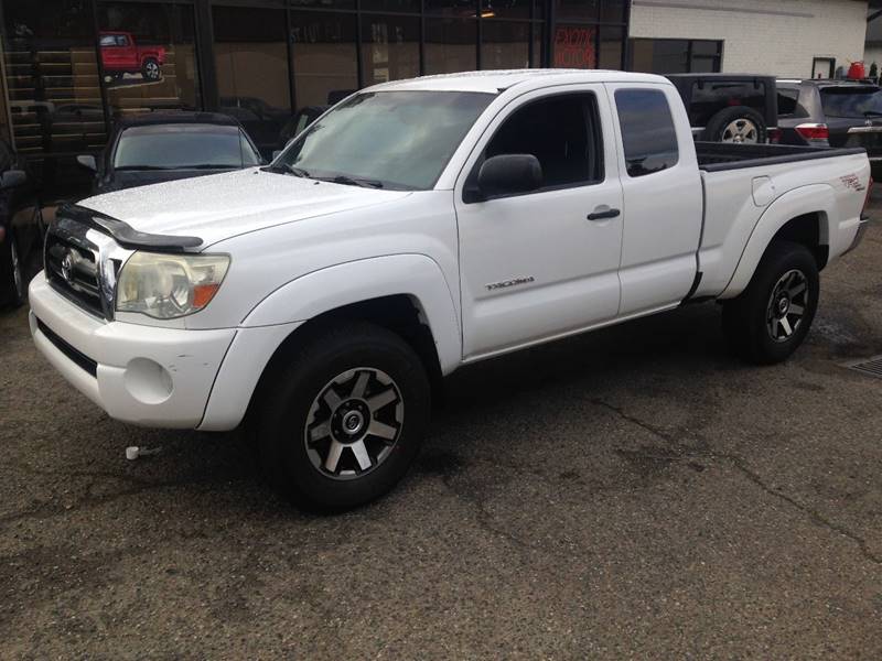 2006 Toyota Tacoma for sale at Exotic Motors in Redmond WA