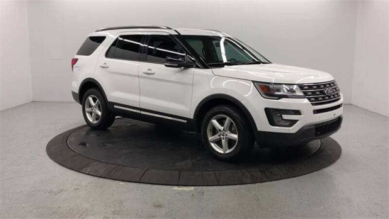 2017 Ford Explorer XLT (image 2)