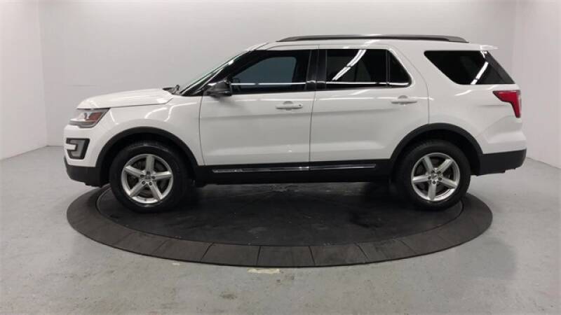 2017 Ford Explorer XLT (image 5)