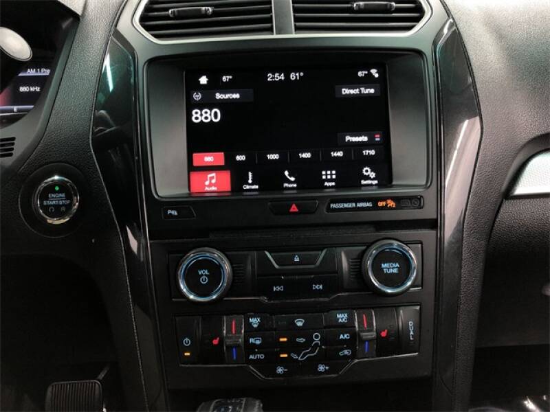 2017 Ford Explorer XLT (image 11)