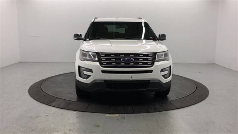 2017 Ford Explorer XLT (image 3)