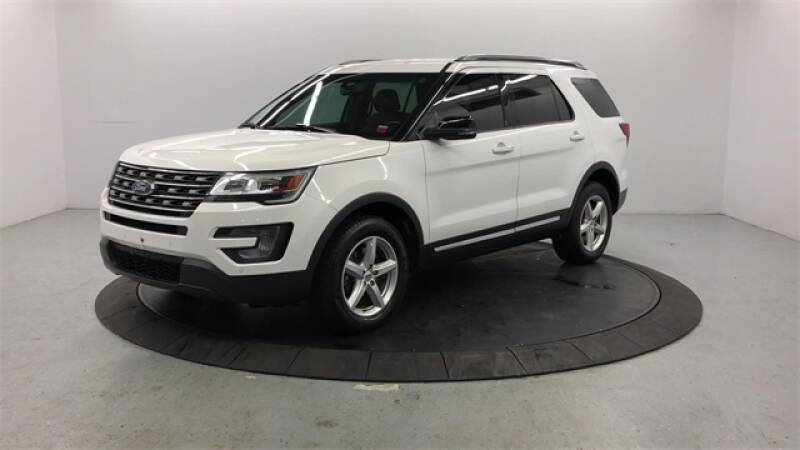 2017 Ford Explorer XLT (image 4)