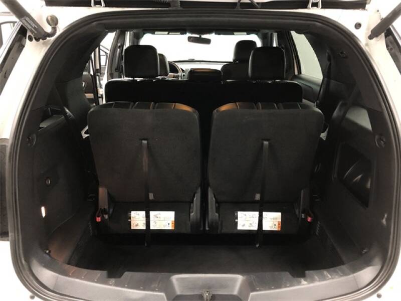2017 Ford Explorer XLT (image 16)