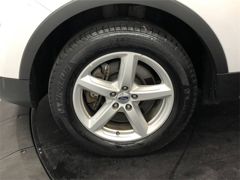 2017 Ford Explorer XLT (image 18)