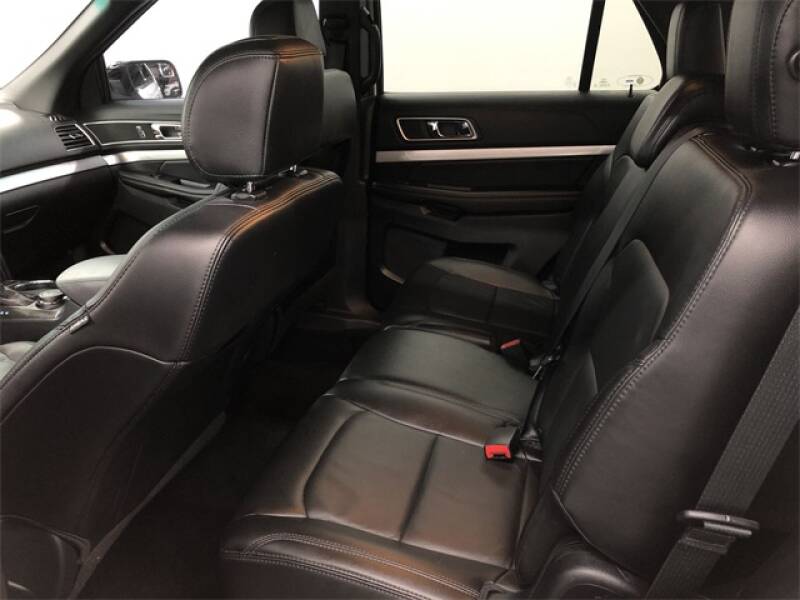 2017 Ford Explorer XLT (image 24)