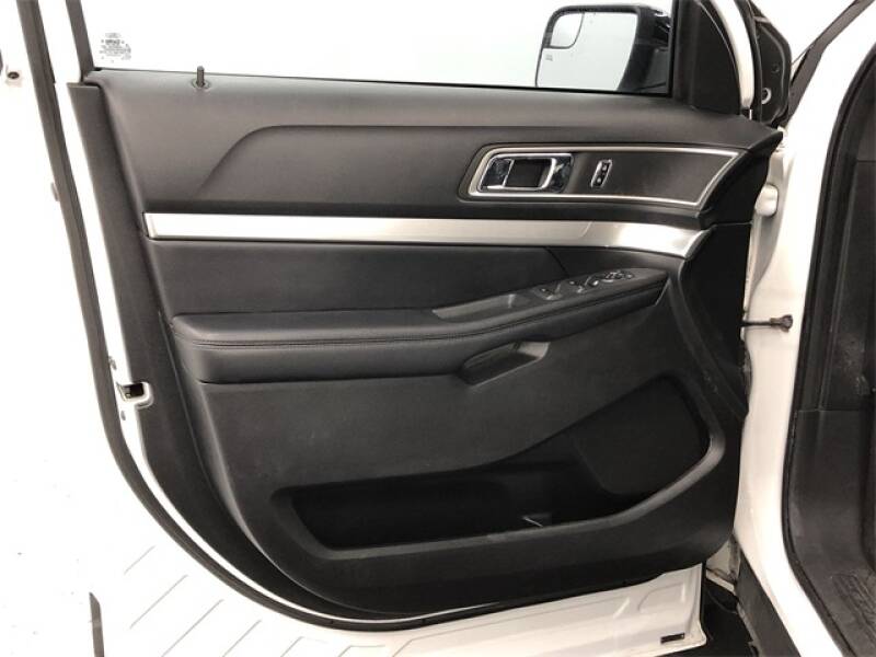 2017 Ford Explorer XLT (image 23)