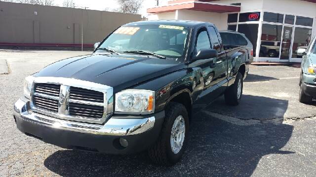 2005 Dodge Dakota for sale at Global Auto Sales in Hazel Park MI
