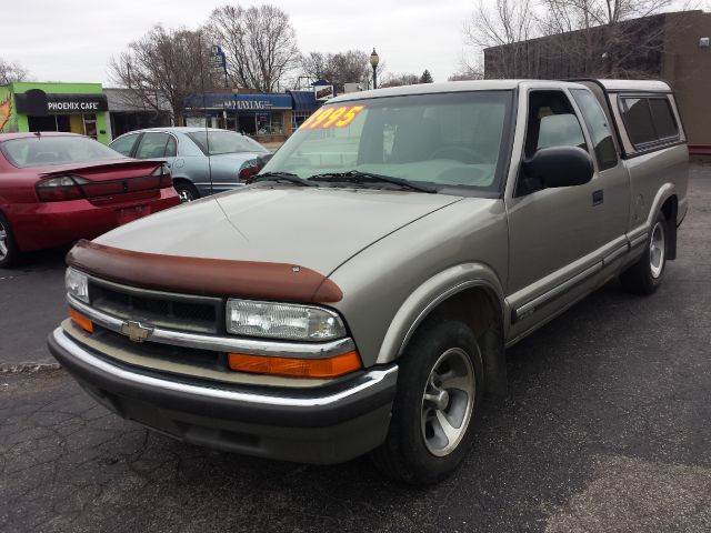 2001 Chevrolet S-10 for sale at Global Auto Sales in Hazel Park MI